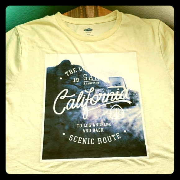 Old Navy California Graphic Short Sleeve T-Shirt in Yellow Size S - Picture 1 of 5